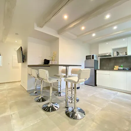 Apartment L'esperance By Scls Locations